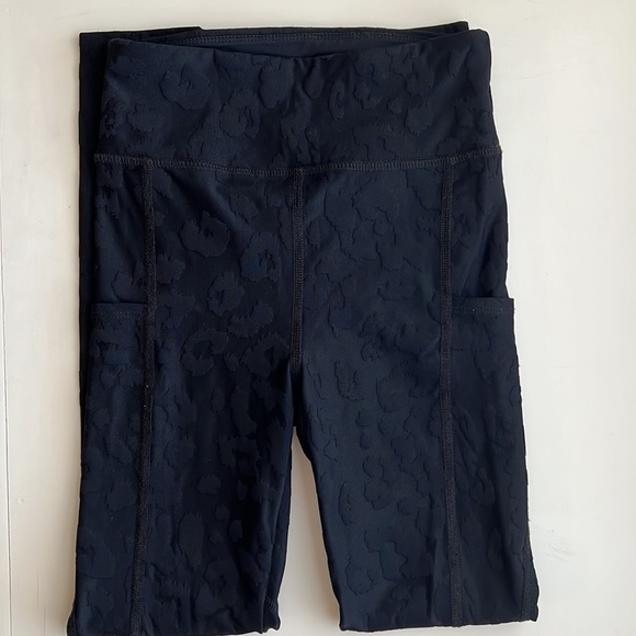 Twenty Montreal Leopard Leggings from Carbon 38 - Picture 5 of 8